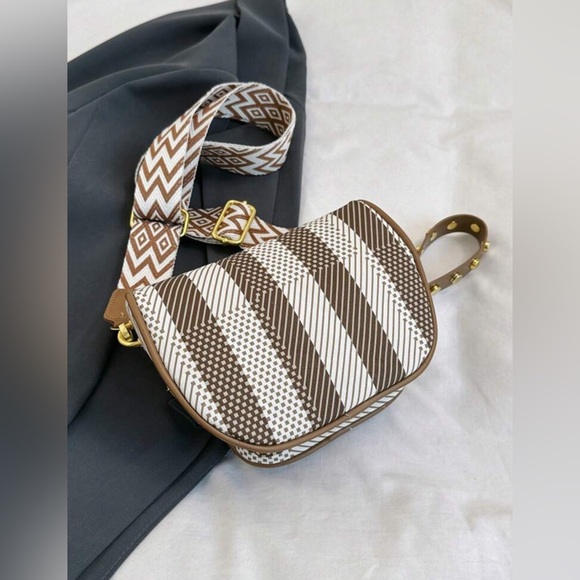 New Crossbody Chest Bag - Picture 7 of 10